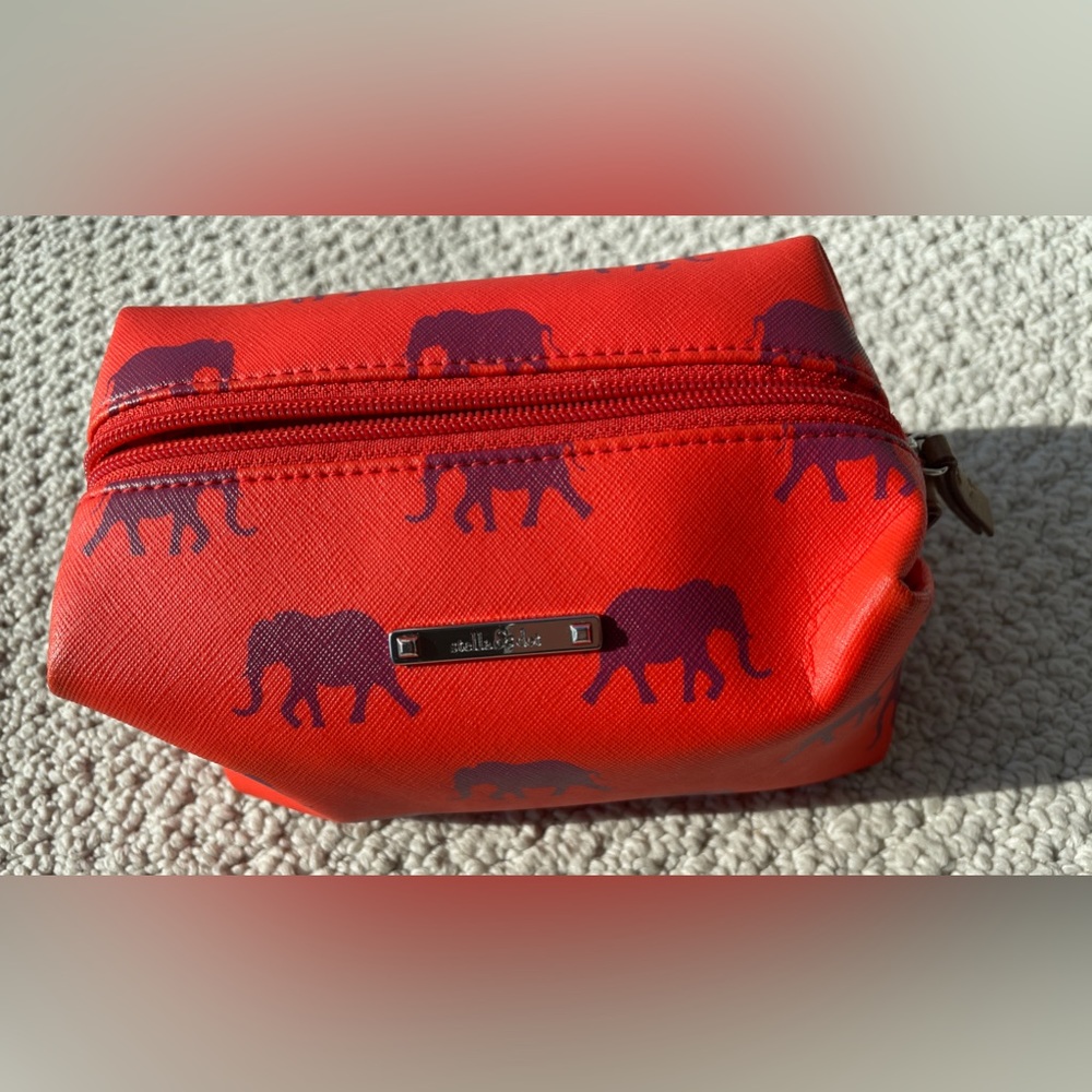 Stella & Dot Pouf for cosmetics, makeup 💄, electronic cords, pencils ✏️, etc.